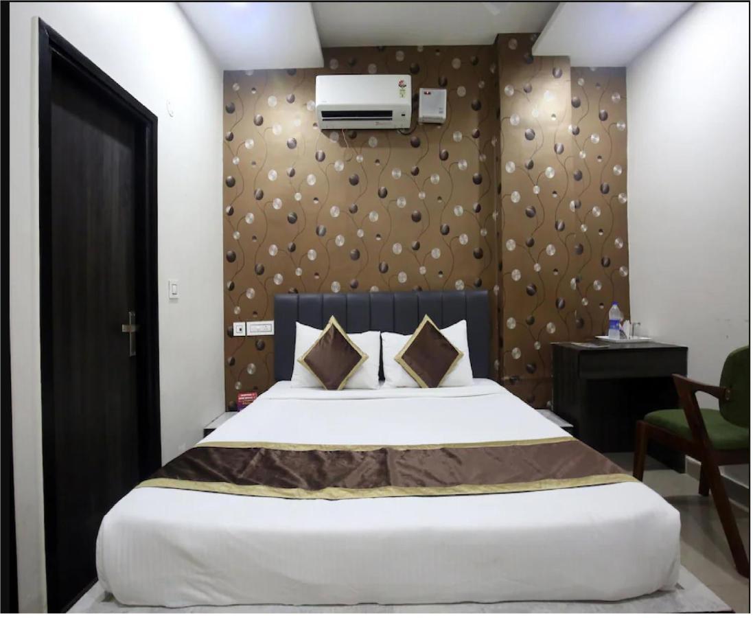 Hotel Cross Road By Wb Inn Unnao Exterior photo