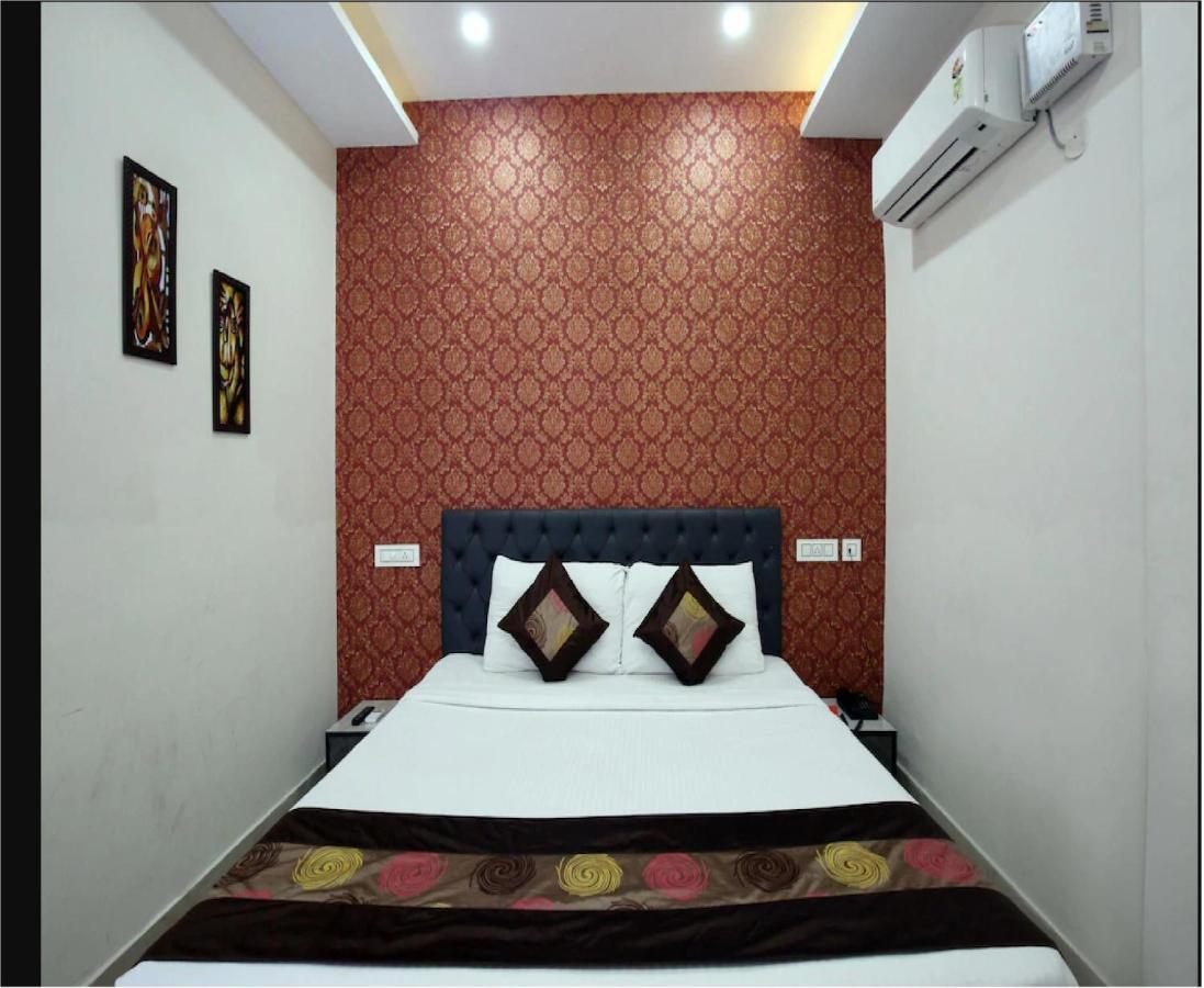 Hotel Cross Road By Wb Inn Unnao Exterior photo