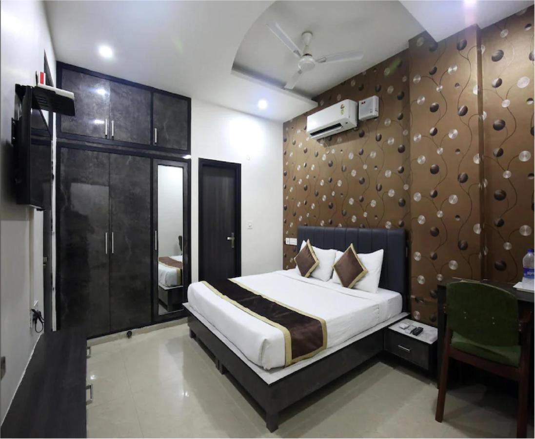 Hotel Cross Road By Wb Inn Unnao Exterior photo