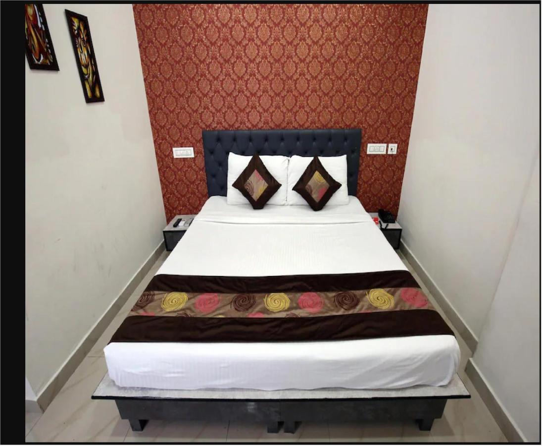 Hotel Cross Road By Wb Inn Unnao Exterior photo