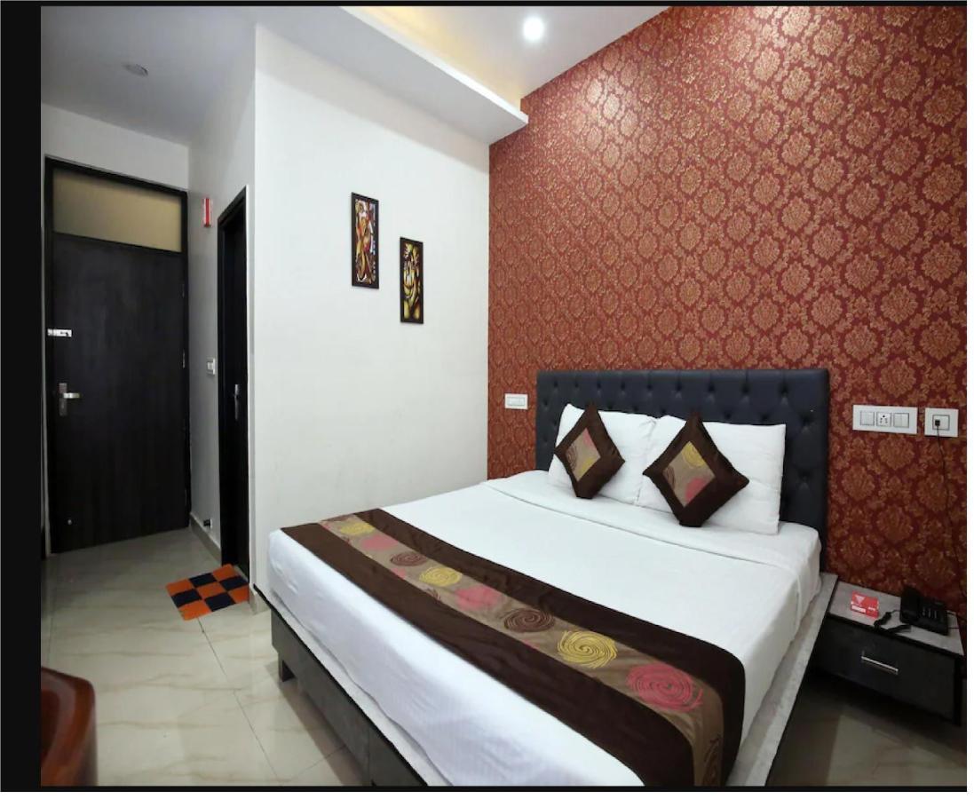 Hotel Cross Road By Wb Inn Unnao Exterior photo