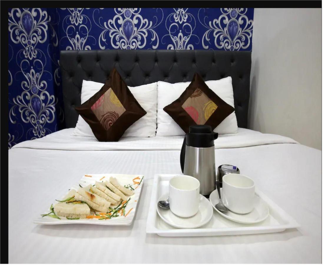 Hotel Cross Road By Wb Inn Unnao Exterior photo